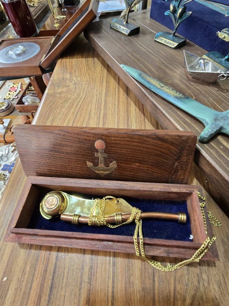 ΝΑΥΤΙΚΗ ΣΦΥΡΙΧΤΡΑ - ΝΑΥΤΙΚΑ ΔΩΡΑ - ΦΑΡΟΣ